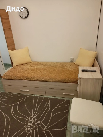 легло със чекмеджета матрак и шкафче 