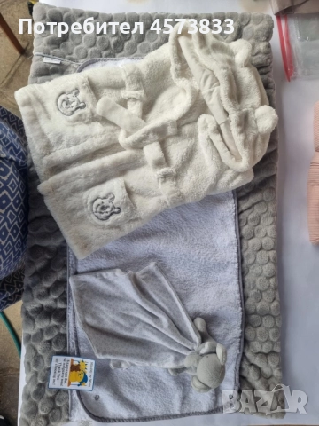 Бебешки комплект – подложка за след баня, халатче с мече и комфортер , снимка 1