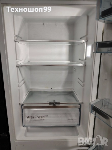 Хладилник за вграждане с фризер Bosch, снимка 3 - Хладилници - 52582015