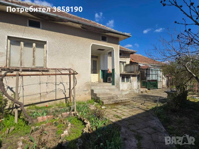 Продава се имот в с. Староселци, обл. Плевен – 1 декар двор, две къщи, лятна кухня