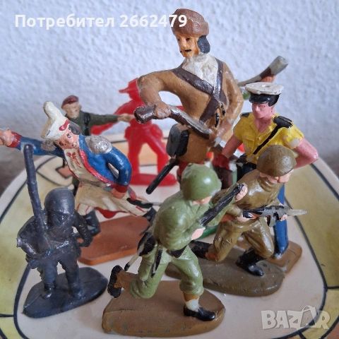 Продавам лот играчки, войничета .