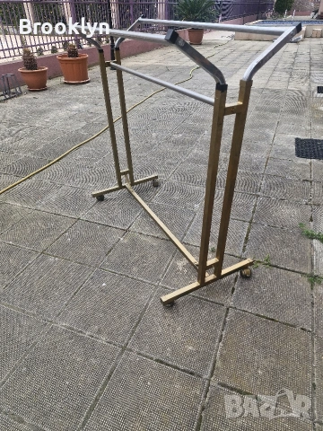 Продават се два броя щендери за дрехи /метални/, снимка 6 - Стелажи и щандове - 53901967