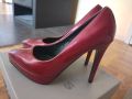 Подарявам актуални дамски обувки лак в бордо, снимка 1 - Дамски обувки на ток - 45751161