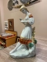 Порцеланова статуетка на момиче „Гадаене на маргаритка“, снимка 1