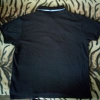Продавам оригинална черна тениска с яка  Blue & Red , снимка 3 - Тениски - 45093733