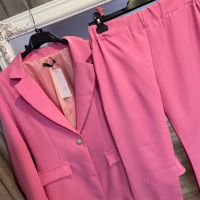 Дамски елегантен костюм в розово сако + панталон , снимка 2 - Костюми - 45198045