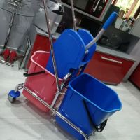 Професионална почистваща количка от хромирана стомана и 2х25л кофи, снимка 1 - Мопове, кофи, четки и метли - 45744056