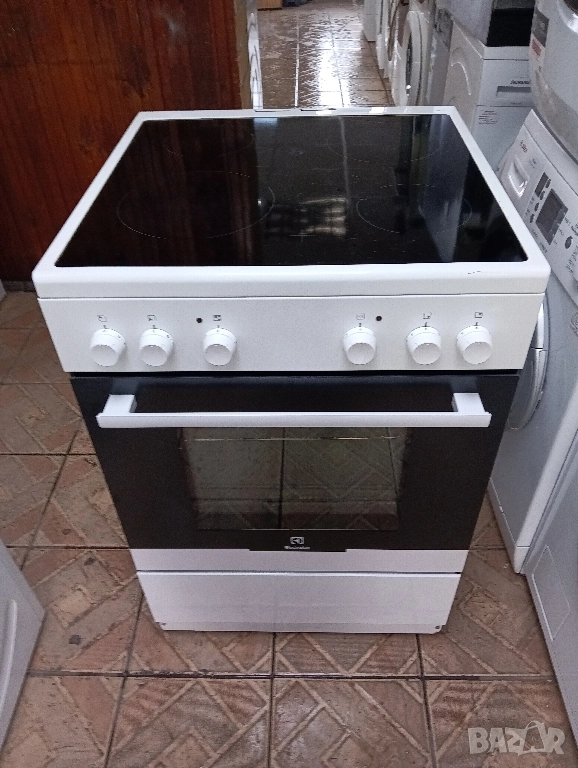 Свободно стояща печка с керамичен плот Elektrolux с две години гаранция!, снимка 1