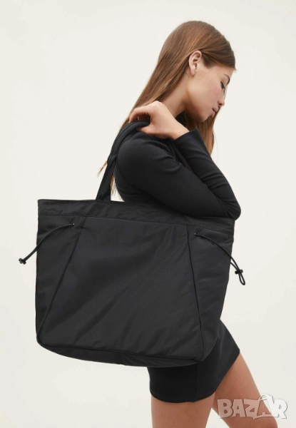 Дамска текстилна чанта тип пазарска с цип Stradivarius, 50x35x10 см, Черна, снимка 1