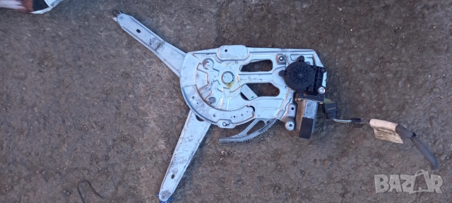 Преден ляв стъклоповдигач Volvo V70