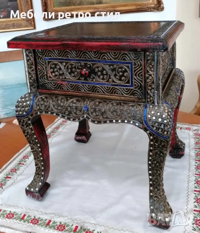  Малко, ориенталско шкафче  с едно чекмедже декорации и наситени орнаменти. , снимка 7 - Шкафове - 51795195