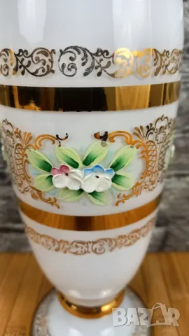 Две стъклени бели вази - Бохемия, снимка 5 - Вази - 49652804