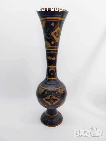 Старинна ръчно гравирана месингова ваза