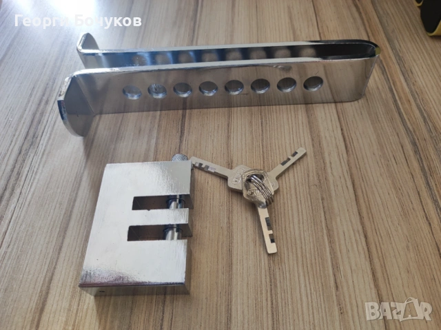 Заключване на педала на съединителя 