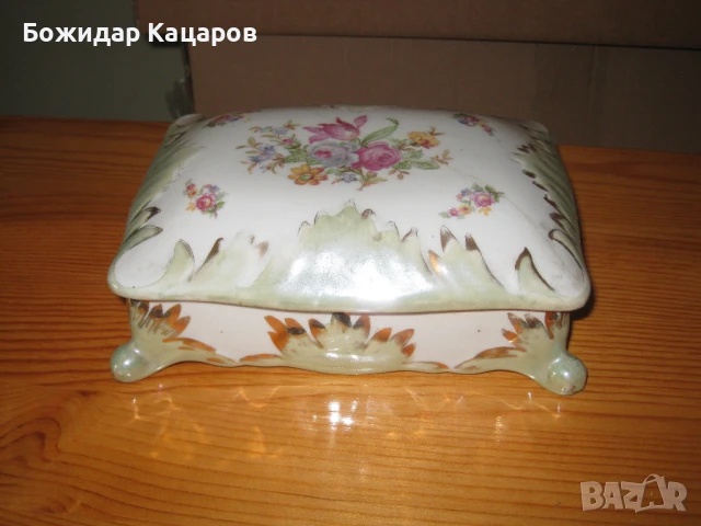 Красива порцеланова кутия, за карти или бижута.Цена 25 лева-(9.20 €).Пращам по Еконт., снимка 3 - Антикварни и старинни предмети - 50697586