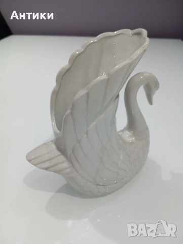 Порцеланов голям лебед стар , снимка 3 - Декорация за дома - 52553032