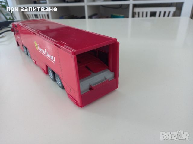 Камион FERRARI TRUCK F1 CAR TRANSPORTER TEAM, Burago,голям 1/43, 36 см., снимка 8 - Колекции - 45493044