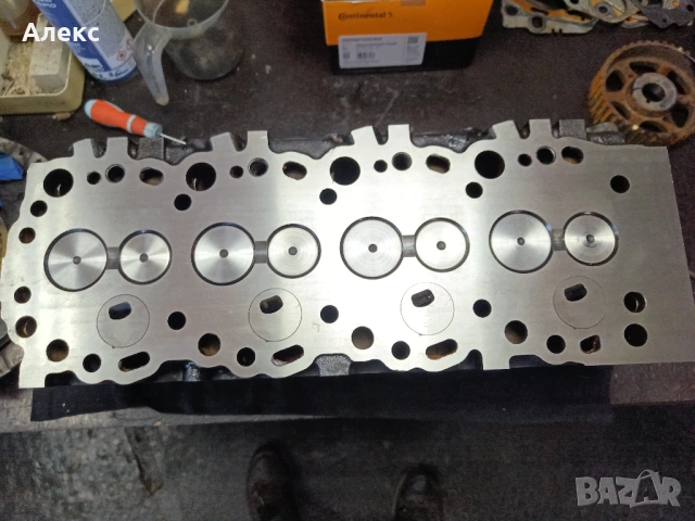 Продавам цилиндрова глава 2Lt