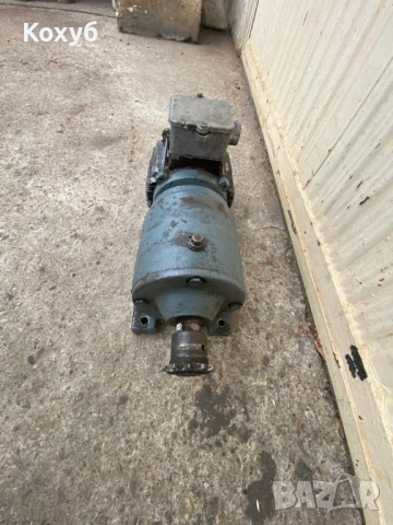 Редуктор с мотор, снимка 2 - Други машини и части - 52571189