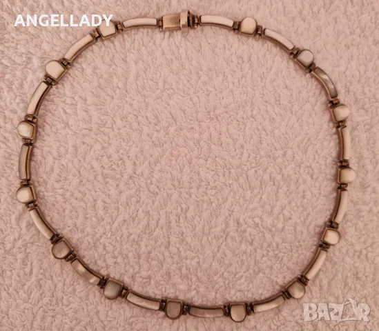 Сребърно колие със седеф.