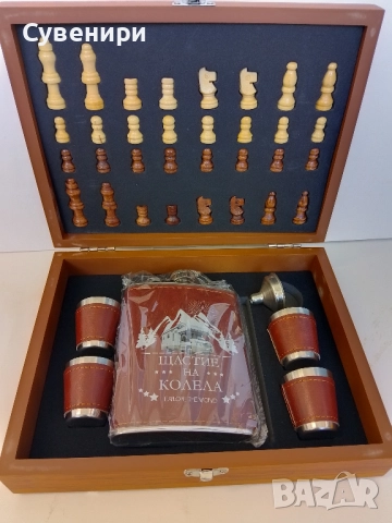 подаръчен комп;ект шах с манерка