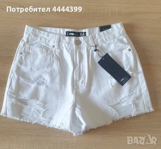 Дамски къси панталони бели