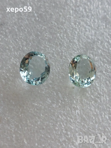 Два натурални камъка аквамарин,големият е 6 карата,малкият 4,50 карата