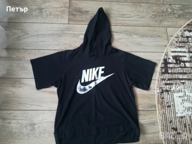 Продавам черно оригинално Худи-NIKE с къс ръкав, снимка 1 - Суичъри - 47087146