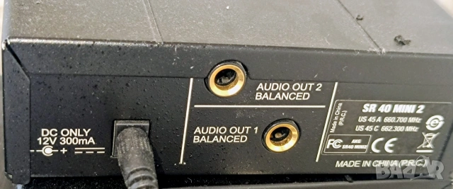 AKG WMS 40 Mini Dual – Комплект с кристали Сваровски и Оригинално захранване (Като нов), снимка 4 - Микрофони - 53736301