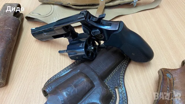 Продавам револвер Arminius 357 magnum, снимка 4 - Бойно оръжие - 48496195