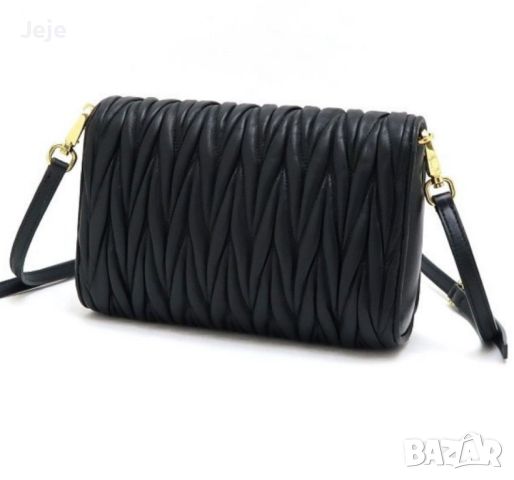 Капитонирана елегантна дамска чанта 20х13 см, снимка 1 - Чанти - 45596256
