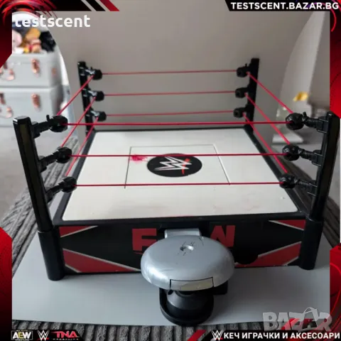 Ринг за играчки WWE Raw Spring Loaded Mat Action Ring + Sounds, снимка 1 - Други - 48365430