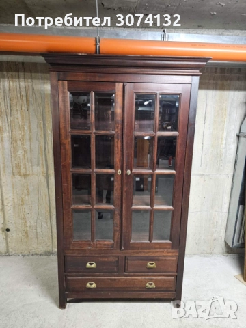 Библиотека витрина с кристални стъкла