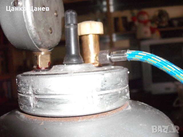 Продавам бутилка за згъстен въздух, пригодена за аерограф, снимка 2 - Други инструменти - 51234345