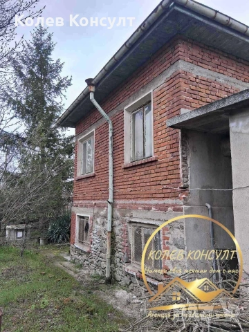 🥇 Агенция “Колев Консулт” продава двуетажна къща в село Каснаково, област Хасково 