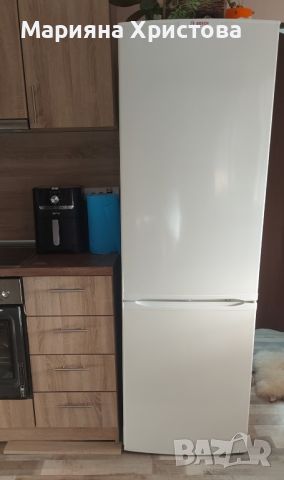 Хладилник с фризер Bosch, снимка 1 - Хладилници - 46451773