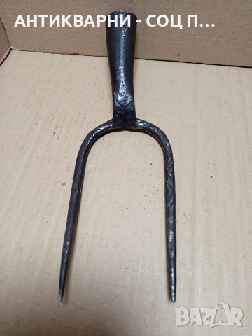 Стара Ръчно Кована Двурога Вила За Сено 0.600кг., снимка 2 - Антикварни и старинни предмети - 52595783