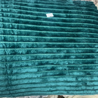 Зелено одеяло 200/220,плюш,не дебело., снимка 1 - Олекотени завивки и одеяла - 44992575