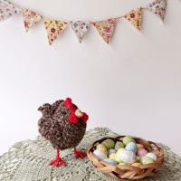 Петел и кокошка, ръчно плетени играчки за великденска декорация, снимка 2 - Декорация за дома - 45250220