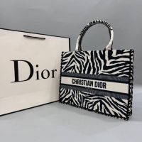 Дамска чанта Christian Dior, снимка 6 - Чанти - 45248528