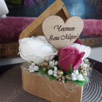 Дървена кутия сърце със сапунен божур и рози за 8-ми Март, снимка 2 - Сувенири от дърво - 45130008