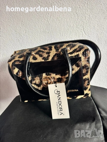 Дамска чанта еко кожа леопардова щампа черни лачени детайли златни акценти