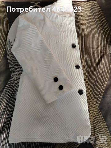 Елегантно бяло сако с черни копчета, снимка 2 - Сака - 52309968