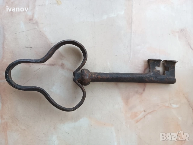 Масивен голям кован ключ , снимка 4 - Антикварни и старинни предмети - 53758050