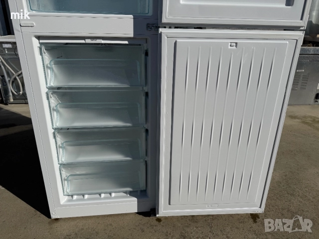 Хладилник с фризер Либхер Като НОВ 2м No Frost , снимка 4 - Хладилници - 52421124