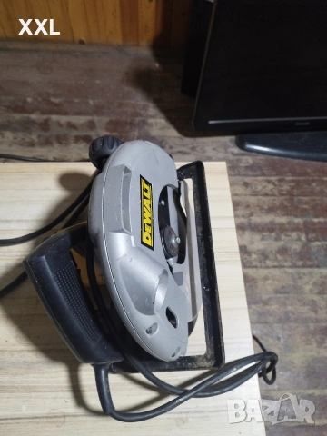 Ръчен циркуляр DeWalt 1150 W , снимка 2 - Други инструменти - 54021838