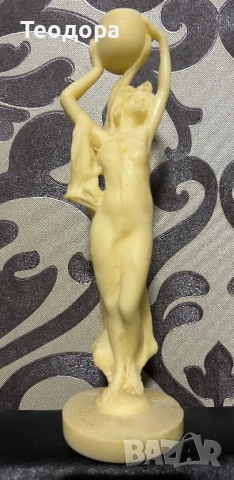 Статуетка на Афродита, снимка 2 - Статуетки - 53760352