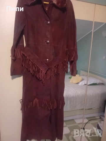 Уникално, дълго до глезена, от естествена мокра кожа с естествен косъм яка 