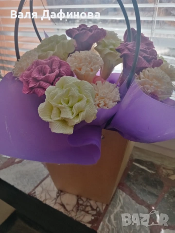 Ръчно изработени цветя от креп хартия, снимка 11 - Изкуствени цветя - 54147197