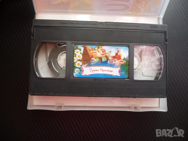 Трите прасенца VHS филм класическа детска приказка къщички вълк, снимка 2 - Анимации - 52051036